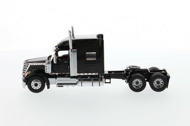 International LoneStar Sleeper Tractor Truck 1:50 Scale